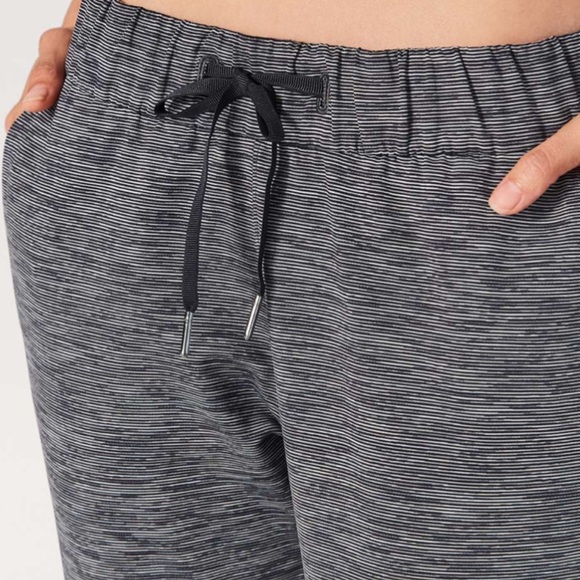 Lululemon On The Fly Pant Size 8 We Are From Space Slate /Black Drawstring 27” - Picture 2 of 12